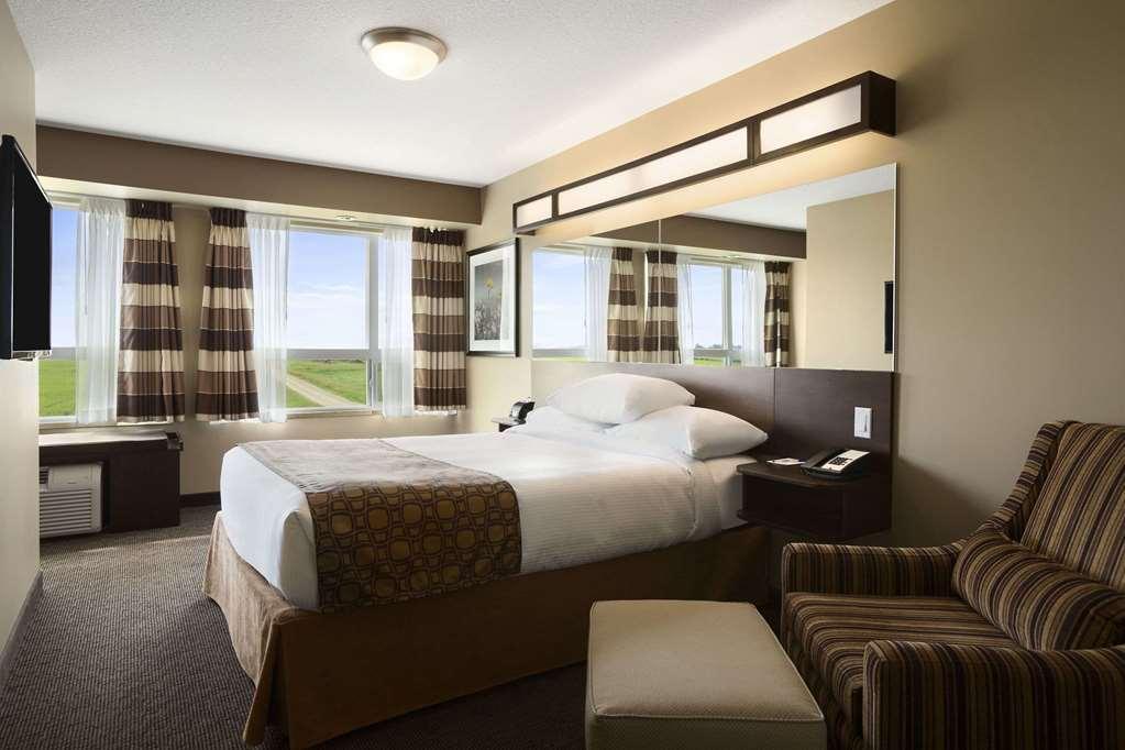 Microtel Inn And Suites By Wyndham Weyburn Quarto foto